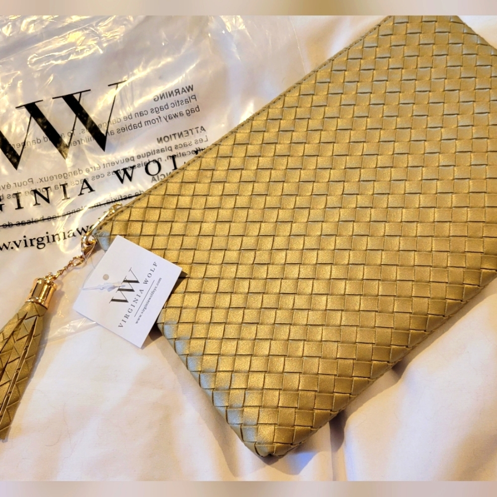 Perfect gold clutch